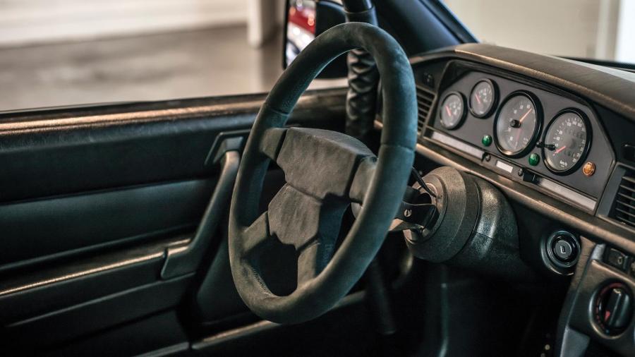 Интерьер Mercedes-Benz 190E 2.5-16 EVO II 1990 года  (фото 14 из 22)